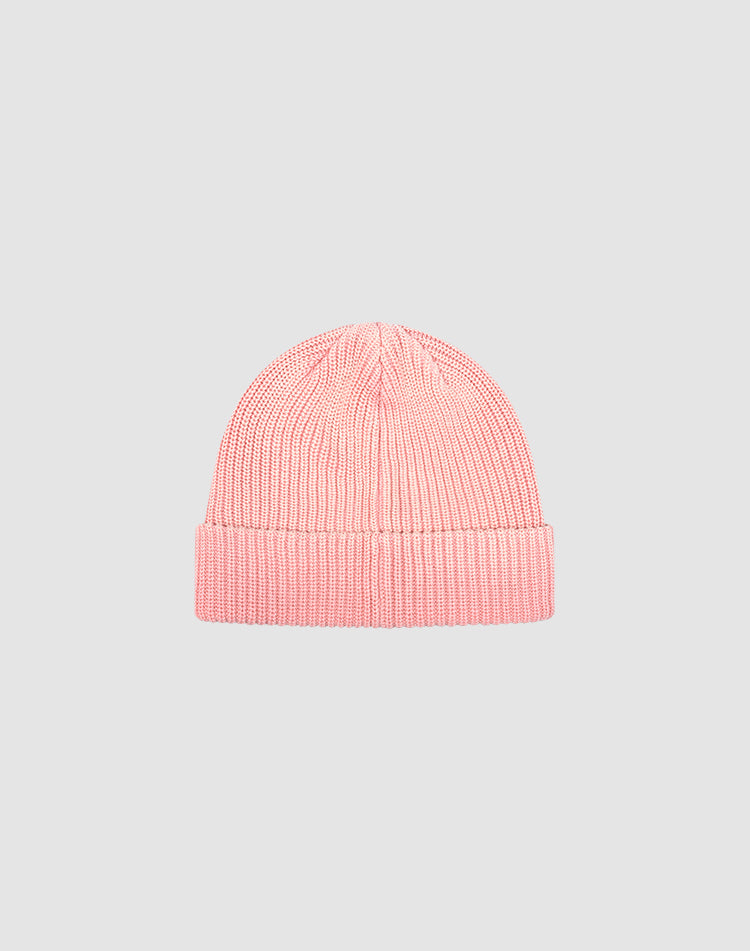 The LIVE FAST DIE YOUNG Double Rib Knit Beanie in pink features a voluminous look and folded brim, is doppellagig gestrickt aus 100% Baumwolle, and is shown against a plain light gray background.