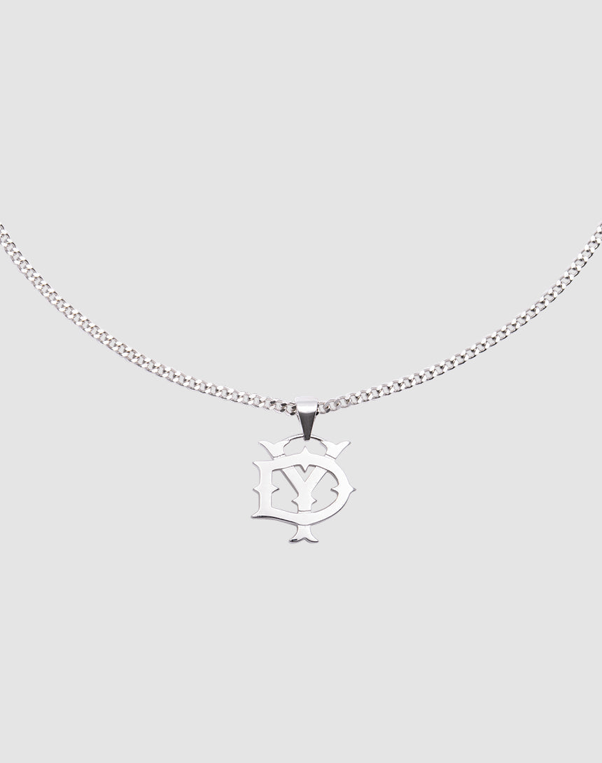 The DY Blank Chain by LIVE FAST DIE YOUNG is a 925 Sterling Silber necklace with an adjustable length, featuring a pendant of overlapping Y and D letters. Displayed on a plain light gray background.