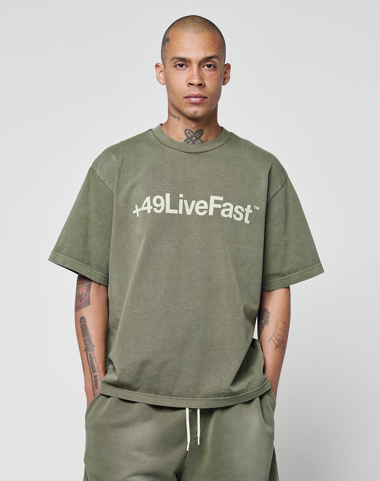 Basic +49 Tee