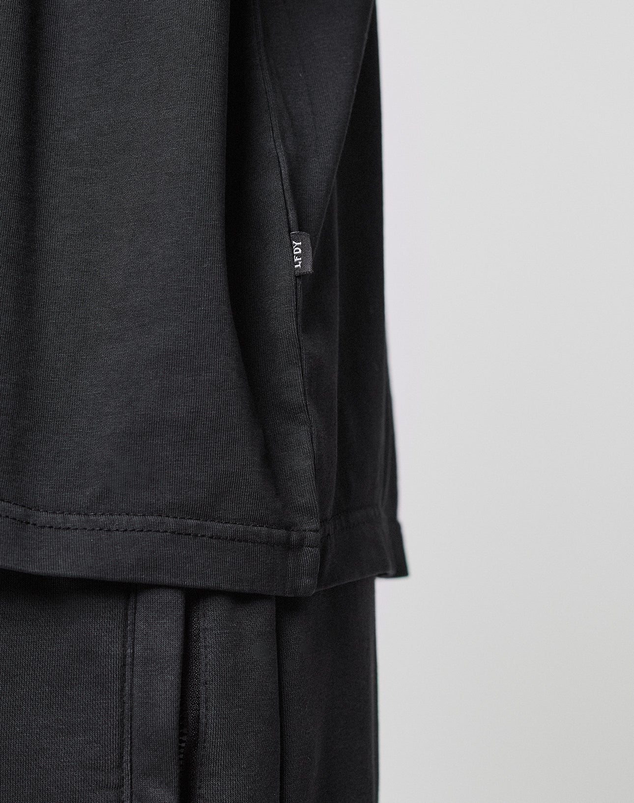 Basic +49 Tee