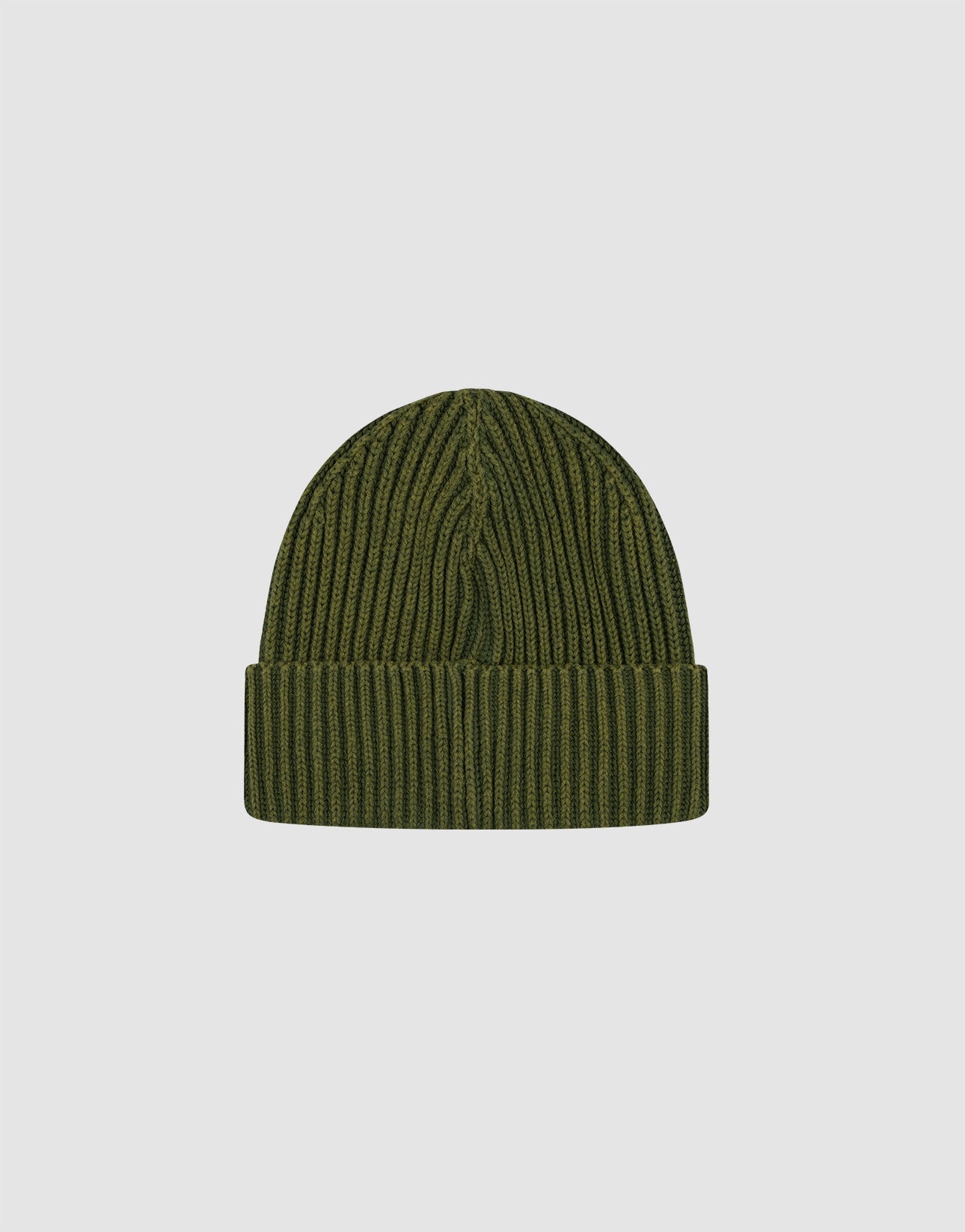 The LIVE FAST DIE YOUNG Washed Rib Knit Beanie in olive green Baumwolle features a ribbed texture, folded cuff, and subtle Flag-Label, shown against a plain light gray background.