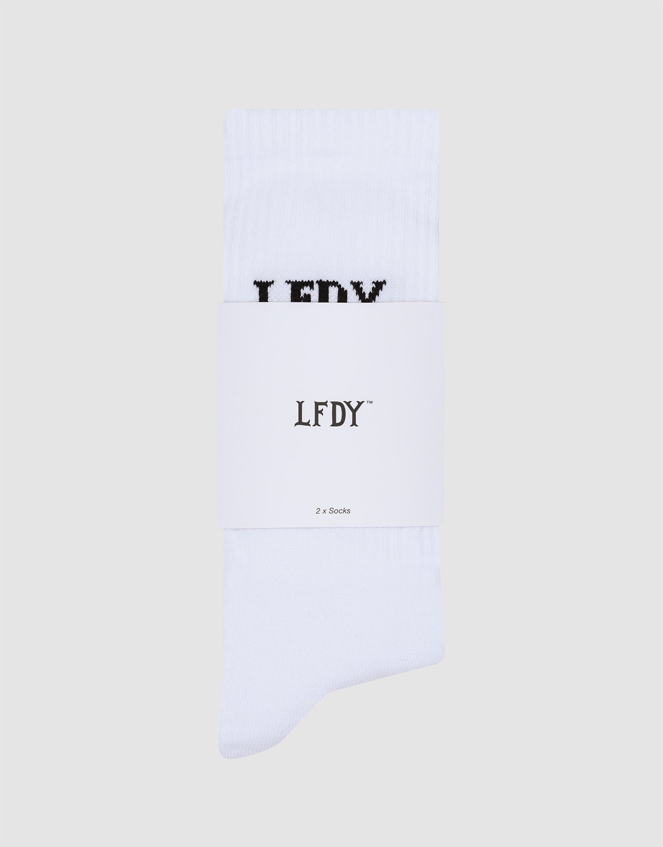 Das 2er-Pack LFDY Logo Socks aus weißer Baumwolle ist pflegeleicht waschbar. Die Socken, teils mit schwarzem LFDY-Logo, sind gefaltet und von einem weißen Papierband umwickelt. Bitte ohne Weichspüler waschen.