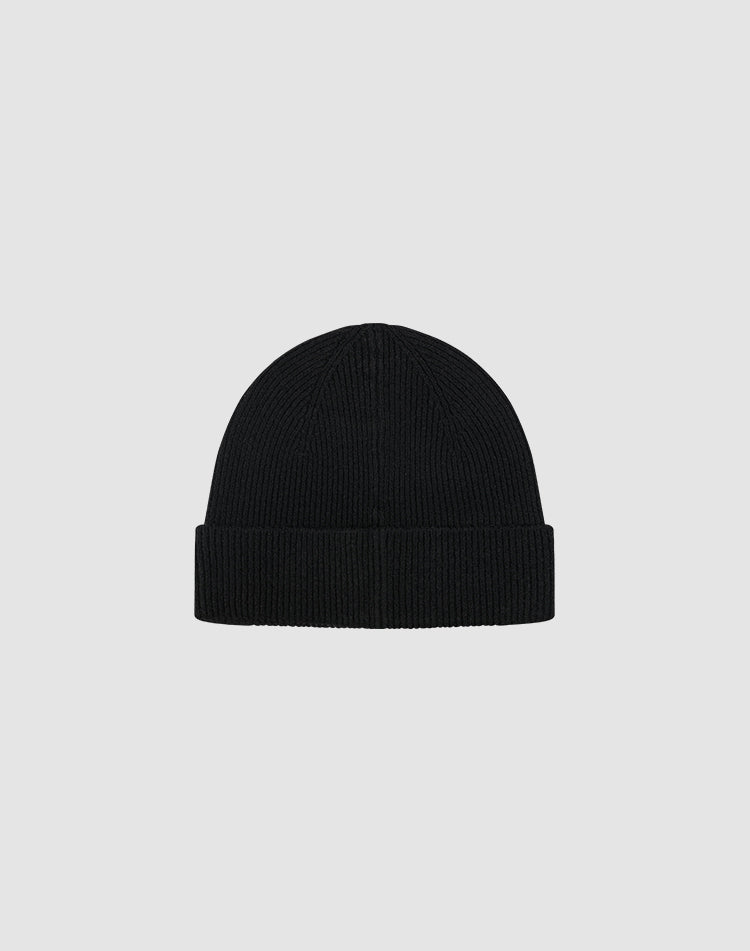 The LIVE FAST DIE YOUNG Live Fast Boucle Beanie is a black, ribbed knit polyester beanie with a folded brim, shown on a plain light gray background. This one-size style features subtle Metall-Branding for a modern touch.