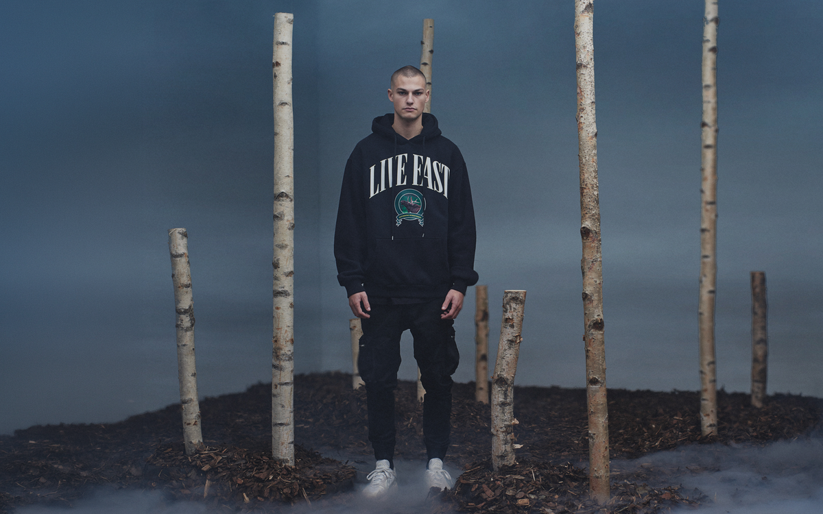 AUTHENTIC STREETWEAR
