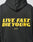 The LFDY Drift Hooded by LIVE FAST DIE YOUNG is a black Baumwolle hoodie with a doppellagige Kapuze, bold yellow LIVE FAST DIE YOUNG text and crossed checkered flags on the back. Oversize Fit for a relaxed style.