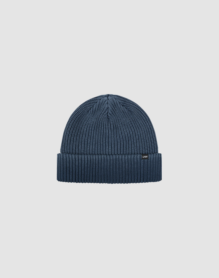 The LIVE FAST DIE YOUNG Double Rib Knit Beanie is blue with doppellagig gestricktem Design for a voluminöser Look, featuring a folded brim and small black front tag, shown on a plain light gray background.| plain