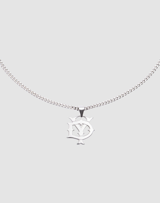The DY Blank Chain by LIVE FAST DIE YOUNG is a 925 Sterling Silber necklace with an adjustable length, featuring a pendant of overlapping Y and D letters. Displayed on a plain light gray background.