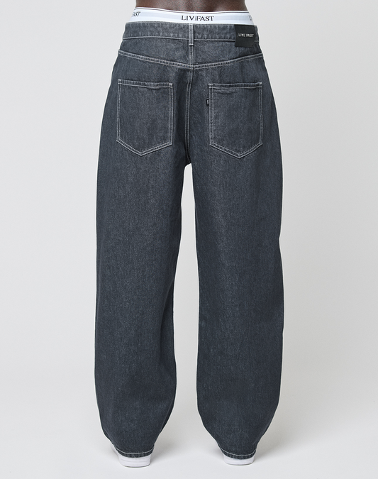 The LFDY Baggy Denim by LIVE FAST DIE YOUNG features a dark wash, two large back pockets, a white waistband detail, and is made from 100% Baumwolle for authentic baggy comfort.