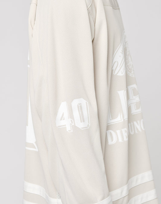 A close-up shows part of the upper body wearing the LFDY Hockey Jersey by LIVE FAST DIE YOUNG in light beige, featuring a number 40 Ärmelprint, white lettering, textured polyester fabric, and an oversized fit.