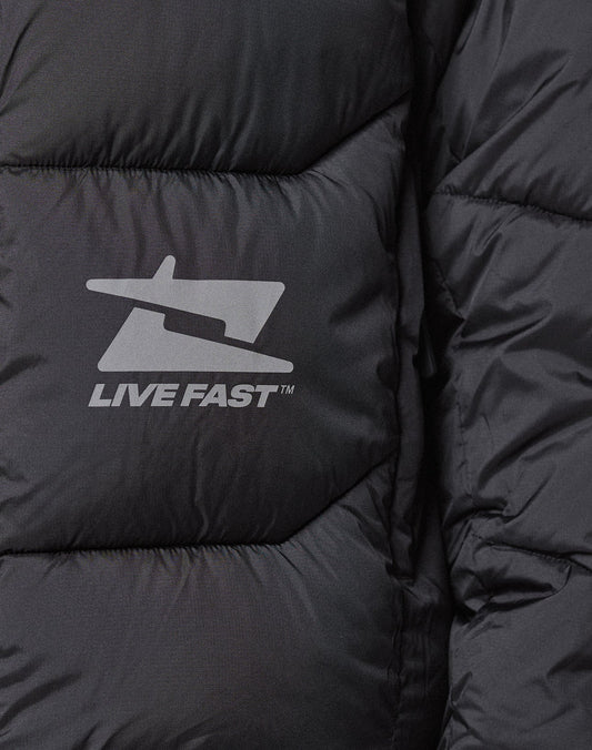 Close-up of the Live Fast Puffer Jacket by LIVE FAST DIE YOUNG, a black quilted jacket with a stylized jet logo and LIVE FAST™ in white reflektierender Print for enhanced visibility.