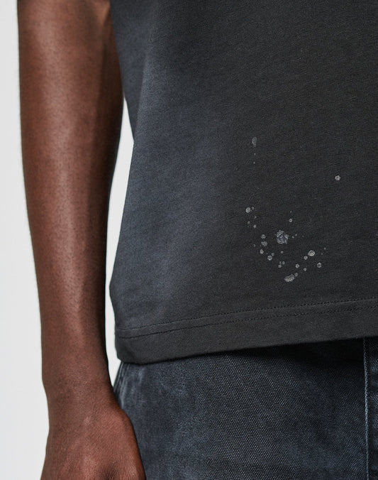 Live Fast Rivet Tee Schwarz mit gewollten Farbunterschieden