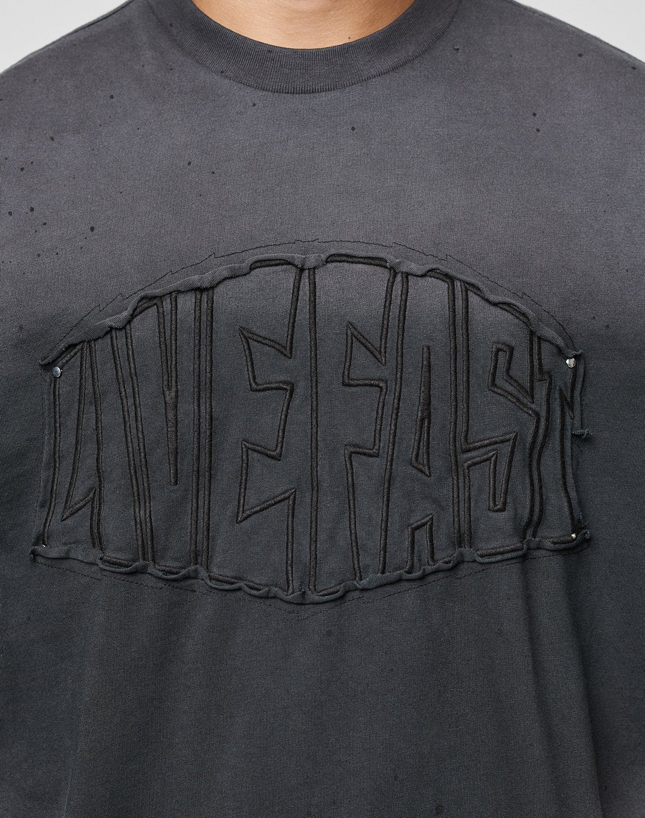 LFDY Emblem Patch Tee Schwarz Logo auf der Brust