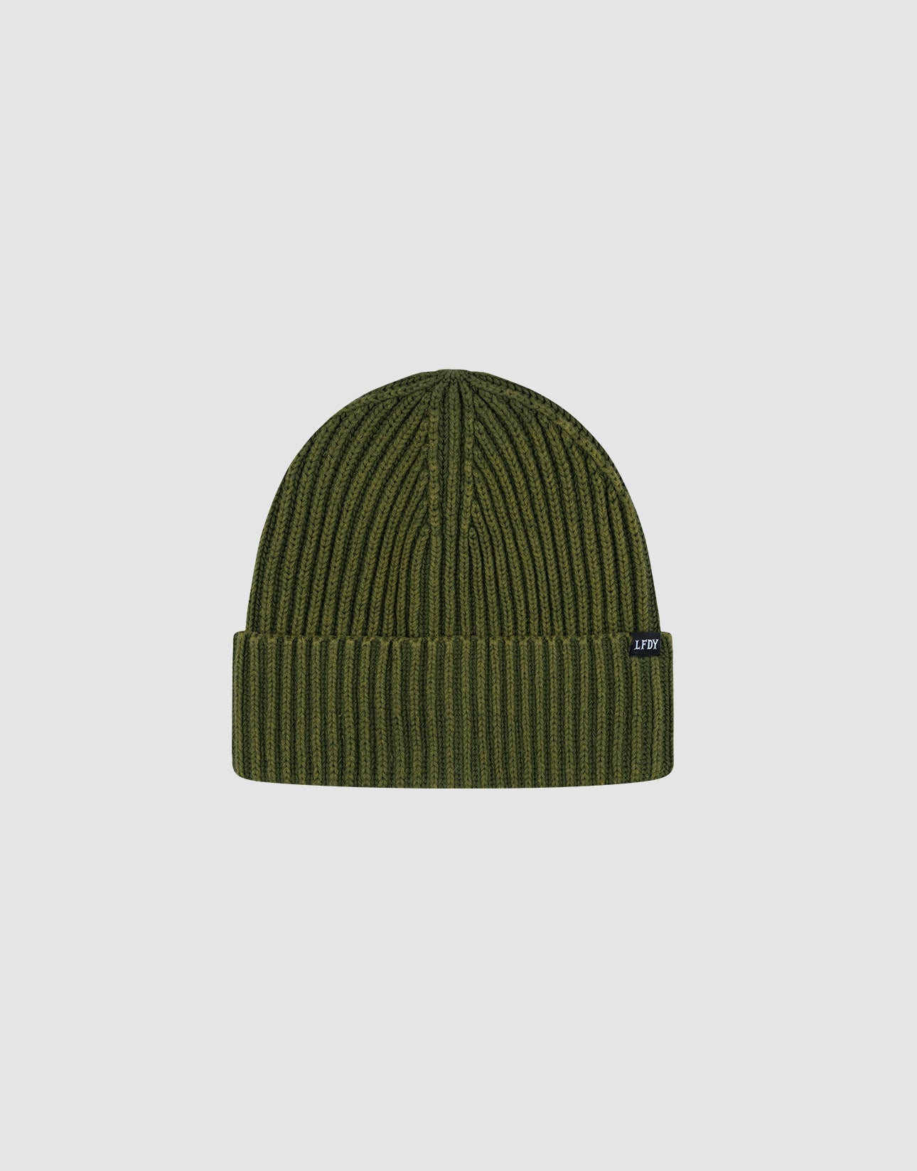 The LIVE FAST DIE YOUNG Washed Rib Knit Beanie in olive green Baumwolle features a folded brim and a small black flag label with white text, showcased on a plain light gray background.| plain 