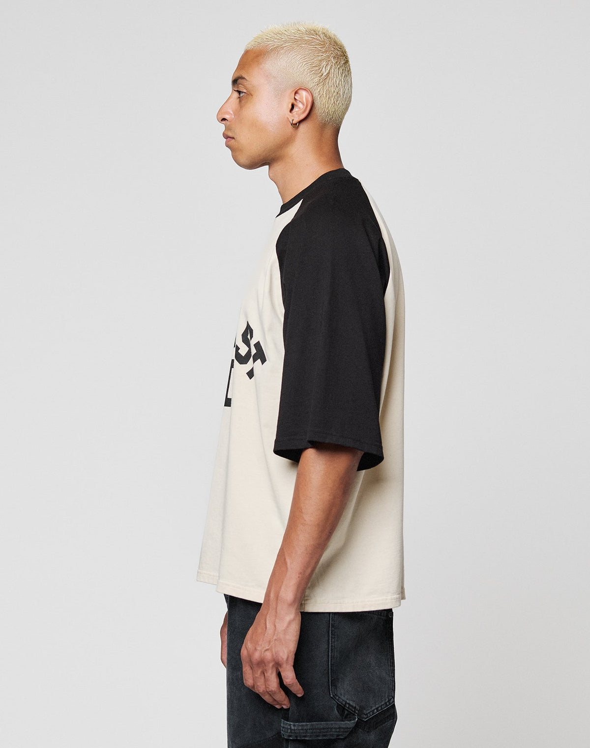 Live Fast Raglan Tee Schwarz Seitenansicht