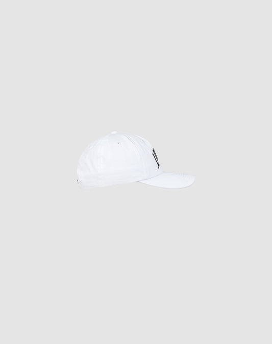 The LIVE FAST DIE YOUNG Live Fast Unstructured Cap, plain white with a curved brim and small dark front logo, is shown from the side against a light gray background. It features a Snap Verschluss at the back.