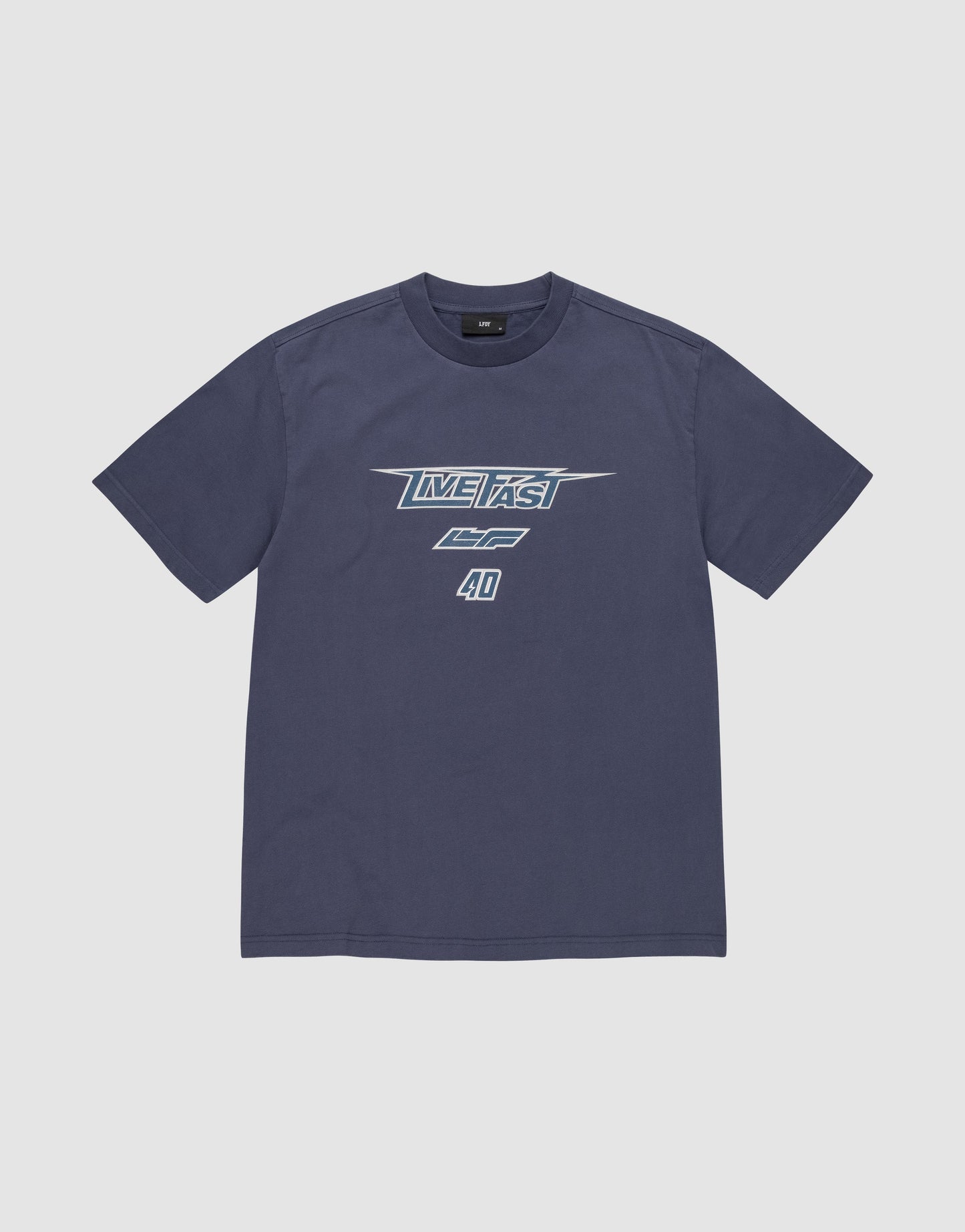 The LFDY Triple Racing Tee by LIVE FAST DIE YOUNG is a navy short-sleeve oversize t-shirt, crafted from 100% Baumwolle, with a bold "LIVE FAST" multilogo front print and racing details on a light gray background.