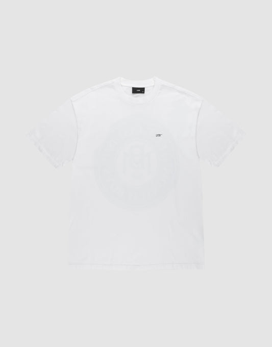The LFDY Monaco Boys Tee by LIVE FAST DIE YOUNG is a white 100% Baumwolle short-sleeve shirt with a small UFT logo on the left chest, a faint circular center graphic, and subtle Vintage Optik, shown on a light gray background.