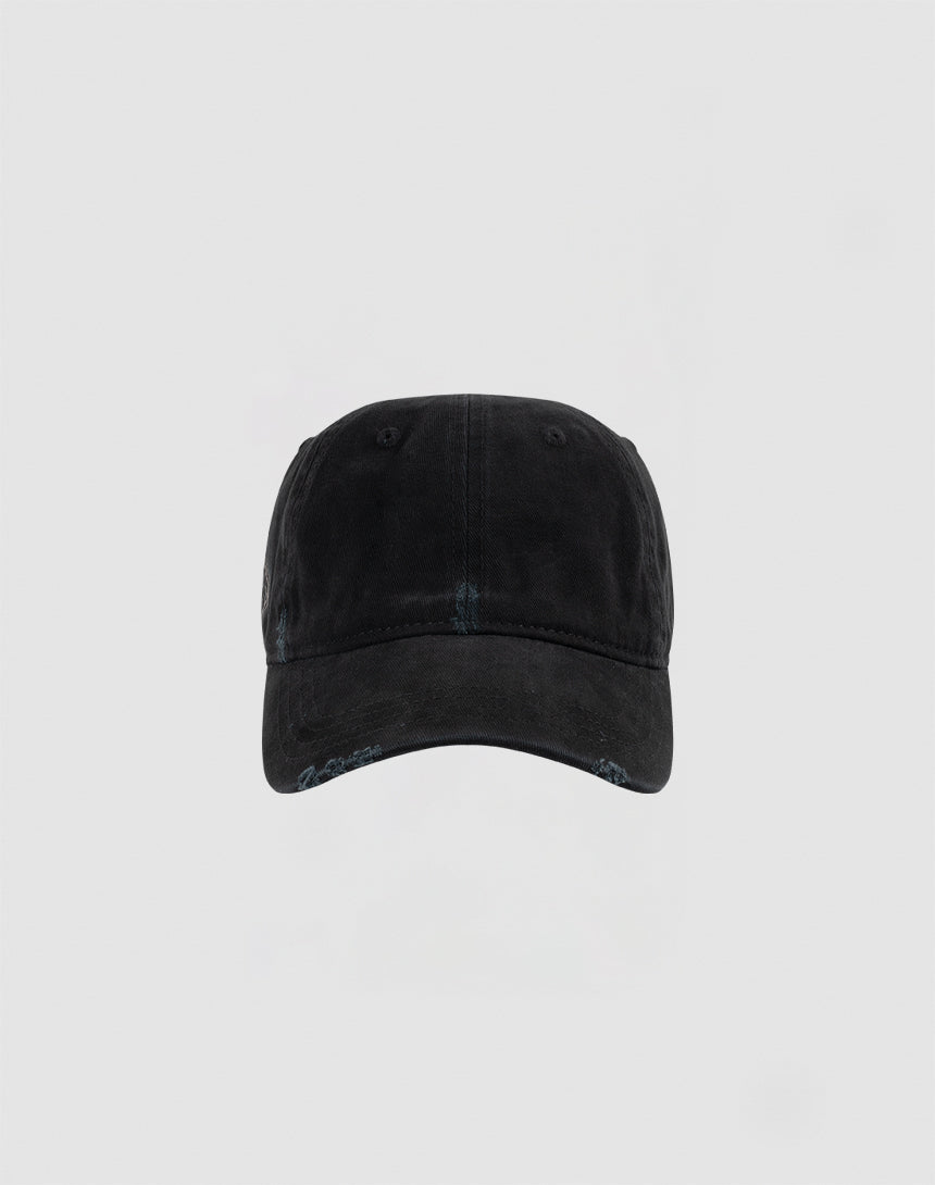 The Distressed Basic Cap by LIVE FAST DIE YOUNG features a black design with visible stitching, a slightly curved brim, and a practical Klettverschluss at the back, shown against a plain light gray background.