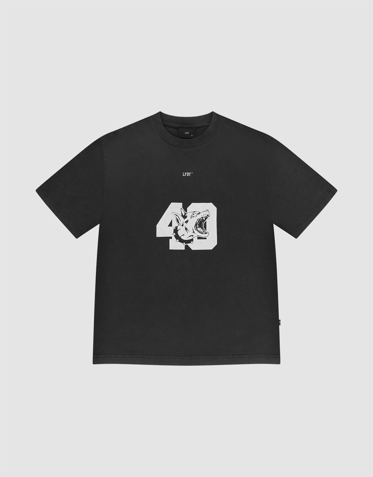 The LFDY 40 Tee by LIVE FAST DIE YOUNG is a black oversize-fit short-sleeve shirt with a bold white "40" and tiger face front print, "LVFT" above, and made from 100% Baumwolle for premium comfort. | plain