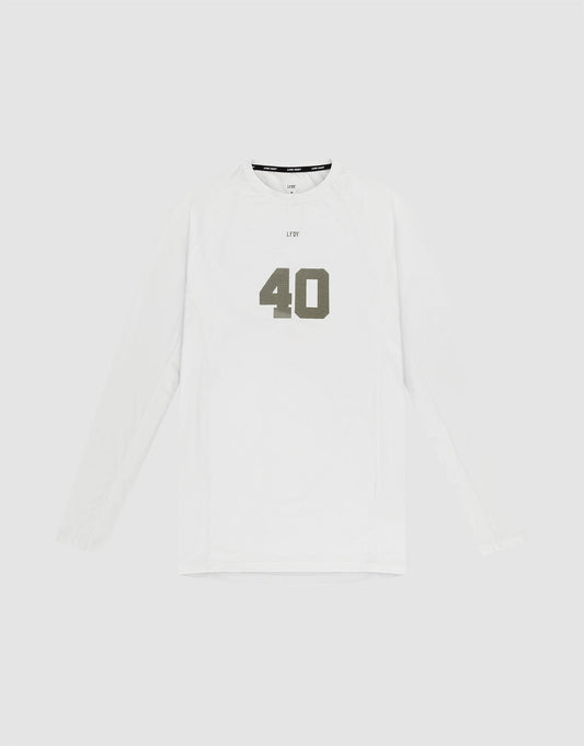 The LFDY Performance Slim Longsleeve by LIVE FAST DIE YOUNG is a plain white, slim-fit shirt with a bold dark gray "40" on the chest, leichtes Obermaterial, and mesh insert, shown on a light gray background. | plain