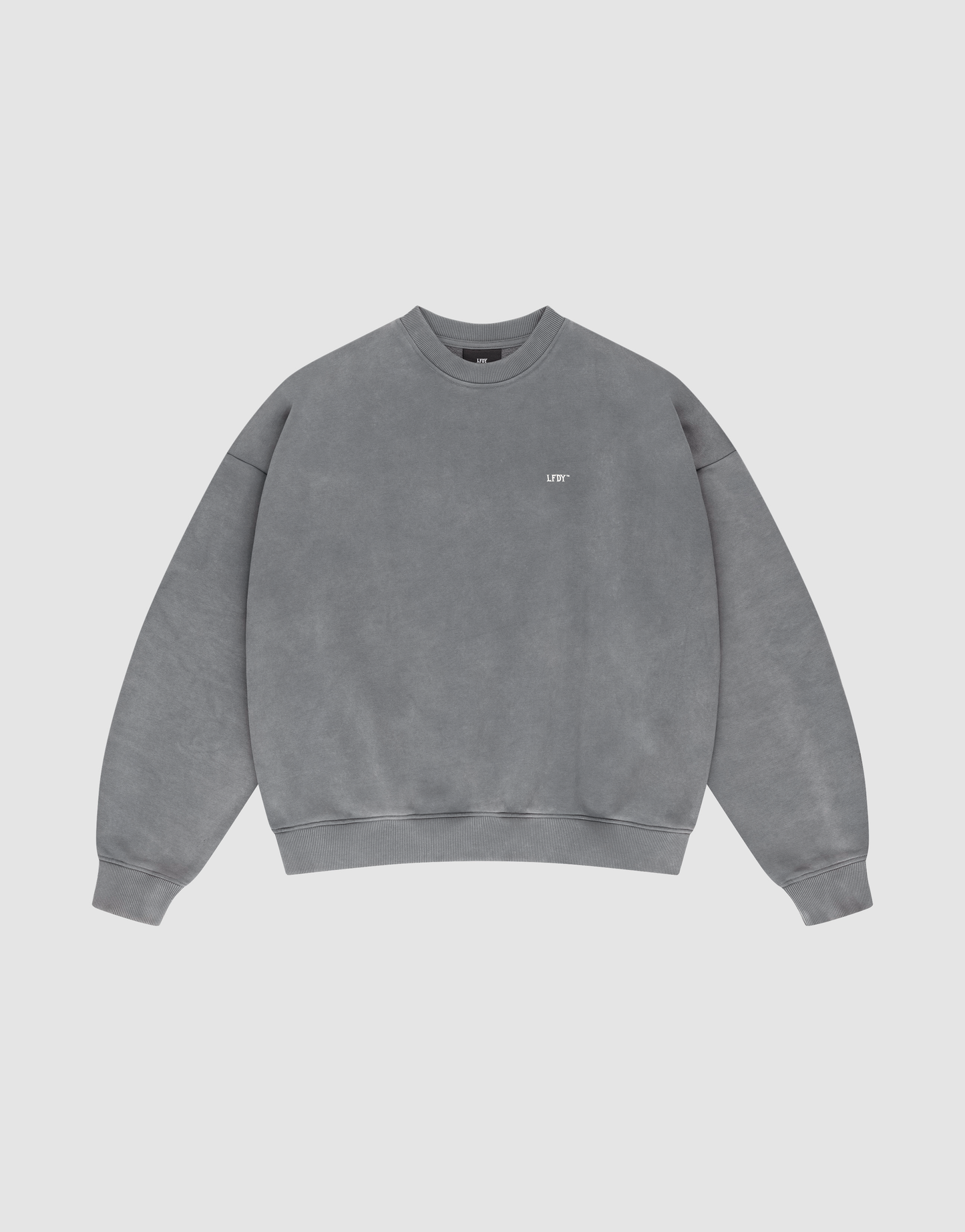 The LIVE FAST DIE YOUNG Basic Chest Sweater is an oversized light gray crewneck made from soft Baumwolle, featuring long sleeves, ribbed cuffs, hem, collar, and a small white LIFE logo on the left chest. | plain