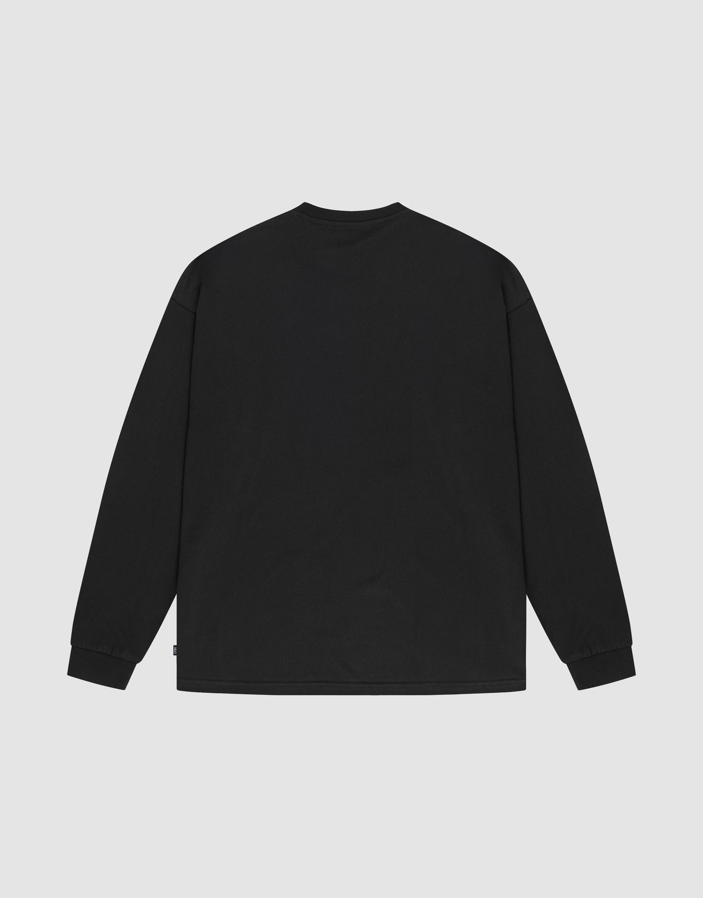 The LIVE FAST DIE YOUNG Basic Longsleeve, a black 100% Baumwolle shirt, is shown flat on a white surface. The back side features a crew neckline and ribbed cuffs.