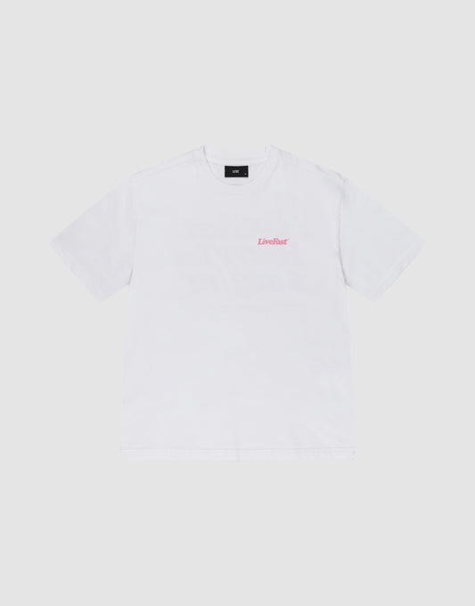 The LIVE FAST DIE YOUNG Basic 280 Tee is an oversized, white, short-sleeve T-shirt made from 100% Baumwolle, featuring a small pink "LiveFast" print on the chest and shown against a light gray background.