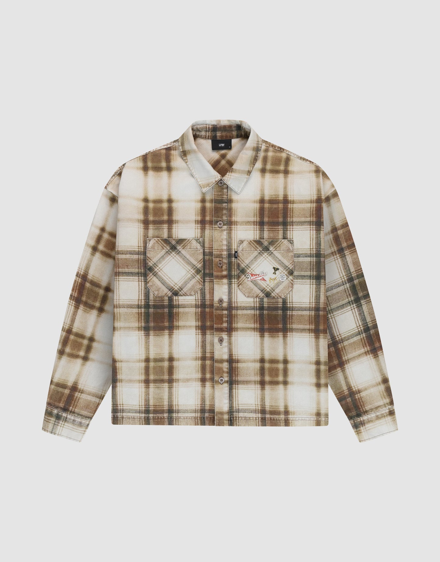 The Faded Flannel by LIVE FAST DIE YOUNG is an oversize fit, long-sleeve button-up with brown, beige, and white plaid, two chest pockets (one with a red tag), made from 100% Baumwolle and shown on a plain white background.