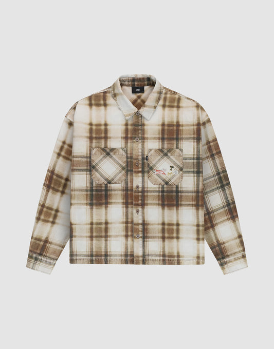 The Faded Flannel by LIVE FAST DIE YOUNG is an oversize fit, long-sleeve button-up with brown, beige, and white plaid, two chest pockets (one with a red tag), made from 100% Baumwolle and shown on a plain white background. | plain