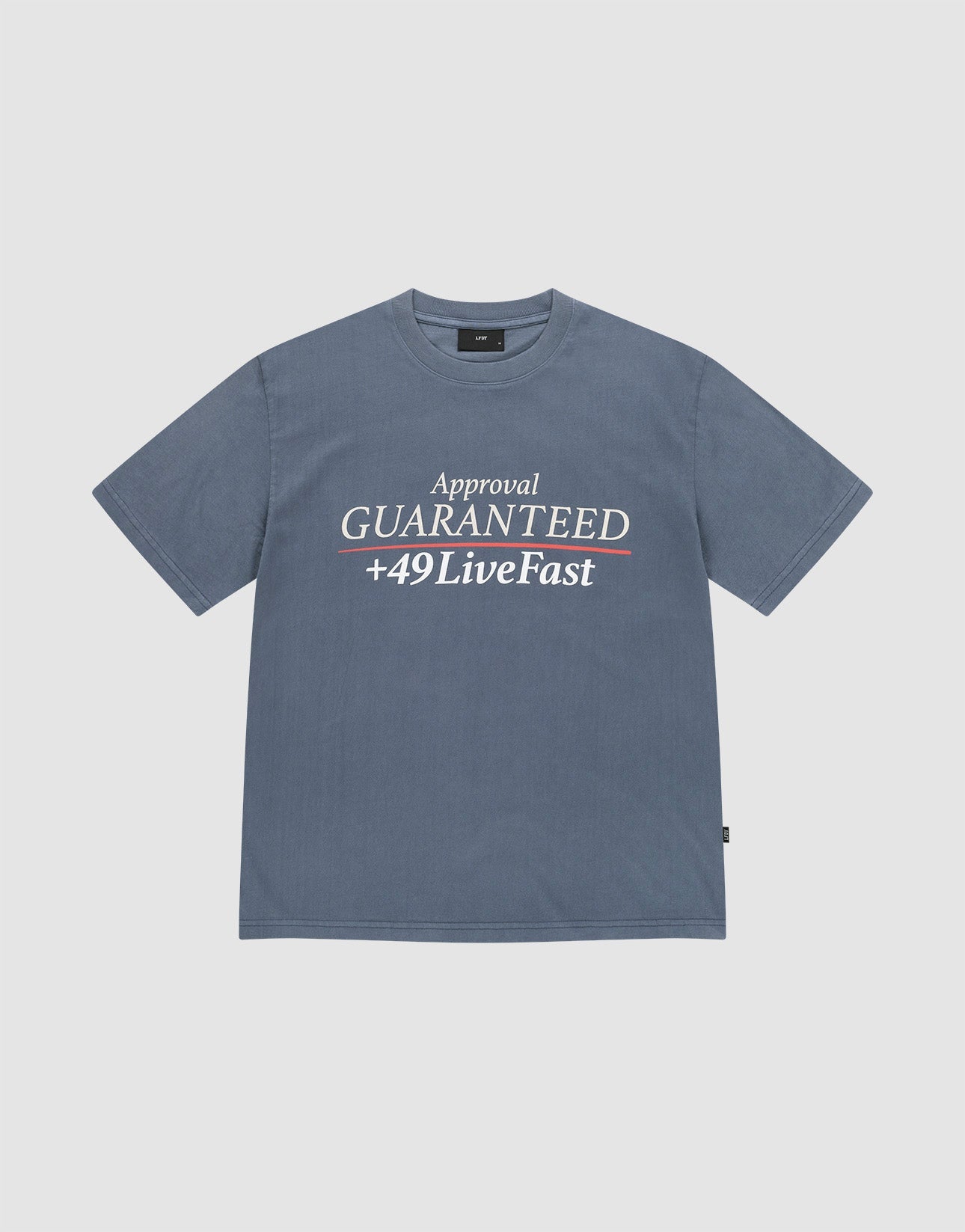 The LFDY Guaranteed Tee by LIVE FAST DIE YOUNG is a blue regular fit short-sleeve t-shirt made from 100% Baumwolle, featuring a bold white front print: Approval GUARANTEED +49 LiveFast, with "GUARANTEED" underlined in red.