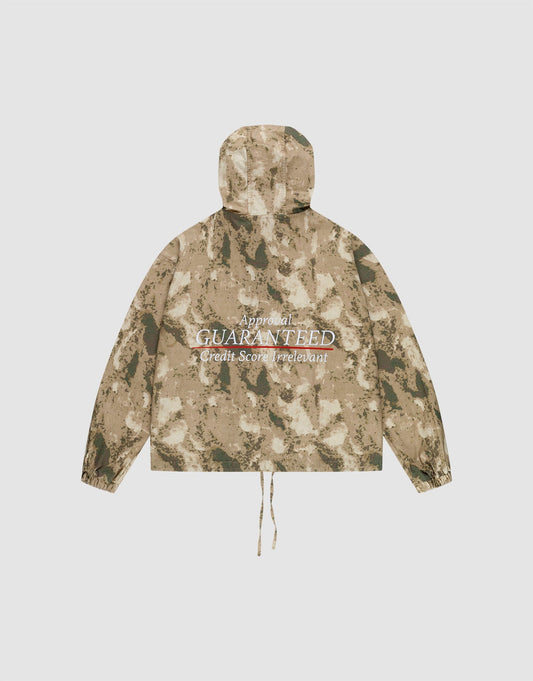 The LFDY Camo Halfzip Jacket by LIVE FAST DIE YOUNG is a tan and green camo hoodie with “Approval GUARANTEED Credit Score Irrelevant” on the back, made from 100% Baumwolle, featuring a drawstring hem and elastic cuffs.