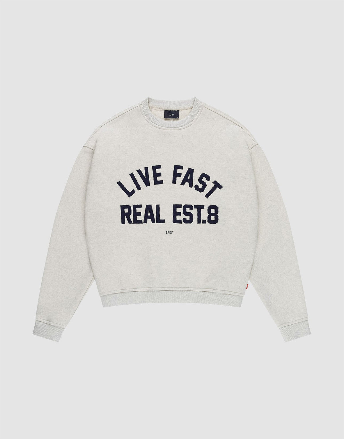 The LFDY Heavyweight Lounge Sweater by LIVE FAST DIE YOUNG is a light grey, oversized fit with "LIVE FAST REAL EST. 8" in bold black print. This 100% Baumwolle sweatshirt features a crew neck and long sleeves. | plain