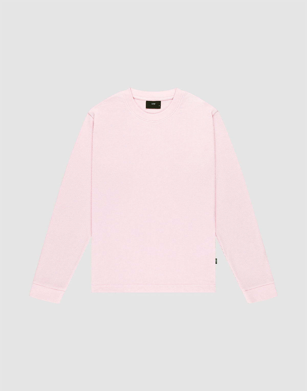 The LIVE FAST DIE YOUNG Basic Waffle Longsleeve, shown in light pink with an oversized fit, is made from a soft Baumwolle Polyester blend and features a simple crewneck design on a plain light gray background. No visible patterns or logos. | plain