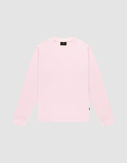 The LIVE FAST DIE YOUNG Basic Waffle Longsleeve, shown in light pink with an oversized fit, is made from a soft Baumwolle Polyester blend and features a simple crewneck design on a plain light gray background. No visible patterns or logos. | plain