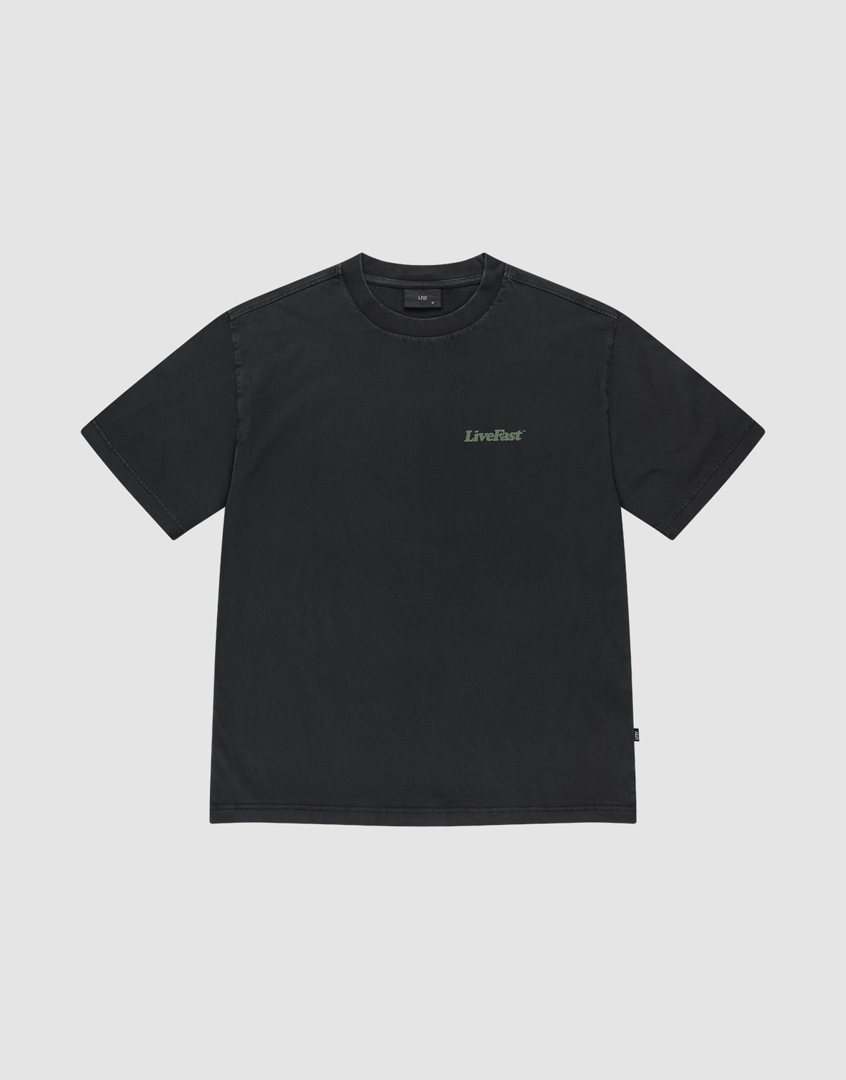 The Basic 210 Tee by LIVE FAST DIE YOUNG is an oversize short-sleeve black t-shirt made from 100% Baumwolle, featuring a small light green LiveFast logo on the left chest and displayed on a white background.