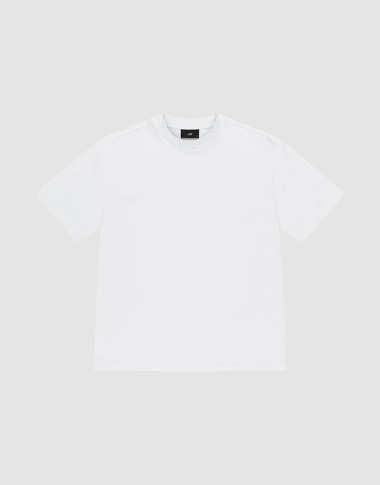 The LIVE FAST DIE YOUNG Basic Heavy Tee, an oversized white short-sleeved shirt made from 100% Baumwolle, is shown laid flat on a light gray background and viewed from the front.