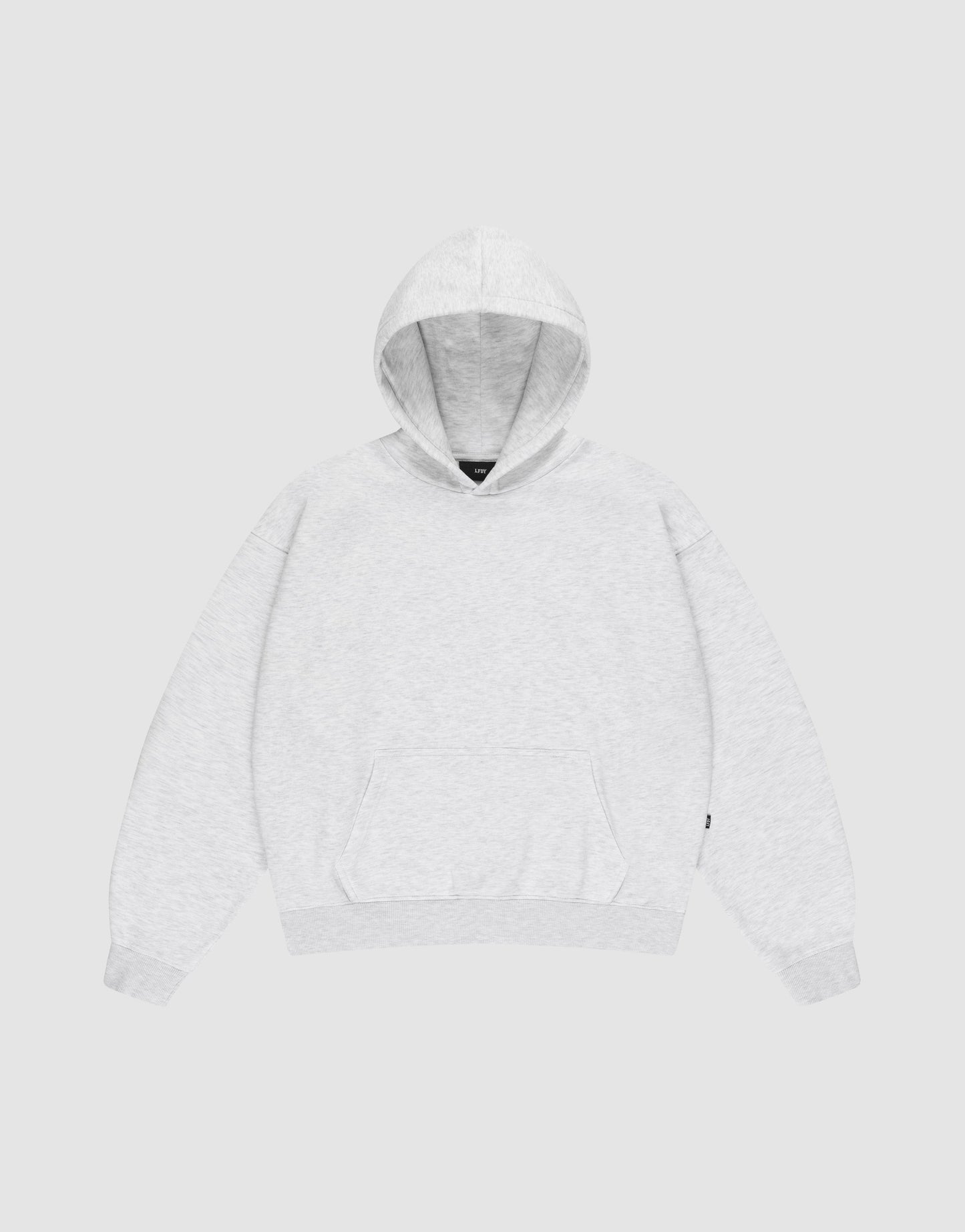 The LIVE FAST DIE YOUNG Basic Blank Hooded features an oversize fit, long sleeves, front pocket, ribbed cuffs and hem, a subtle Flag-Label detail, and is made from soft Baumwolle. Shown laid flat on a plain white background.