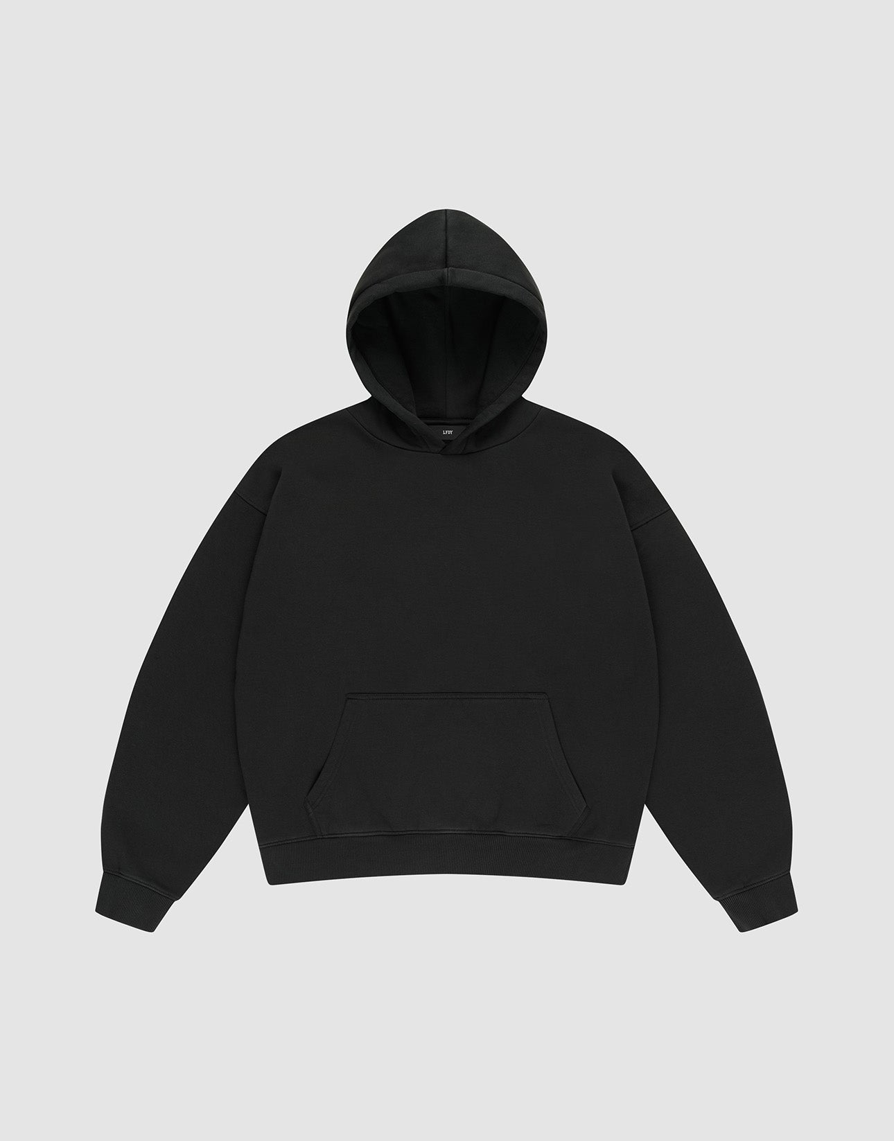 The LIVE FAST DIE YOUNG Basic Blank Hooded is an oversized black hoodie with long sleeves, a kangaroo pocket, ribbed cuffs and hem, made from a Baumwolle Polyester blend, shown on a light gray background.