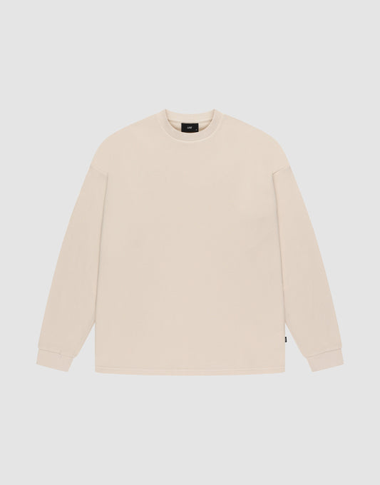 The LIVE FAST DIE YOUNG Blank Waffle Longsleeve is a beige, oversized crewneck with long sleeves and ribbed cuffs, made from 100% Baumwolle. It’s shown laid flat on a white background. | plain