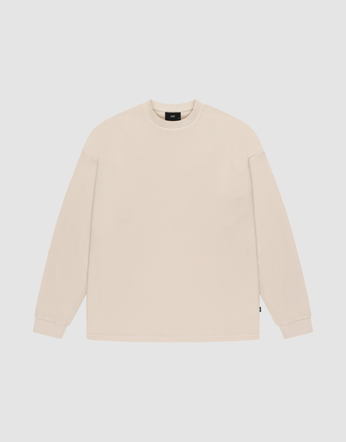 The LIVE FAST DIE YOUNG Blank Waffle Longsleeve is a beige, oversized crewneck with long sleeves and ribbed cuffs, made from 100% Baumwolle. It’s shown laid flat on a white background. | plain