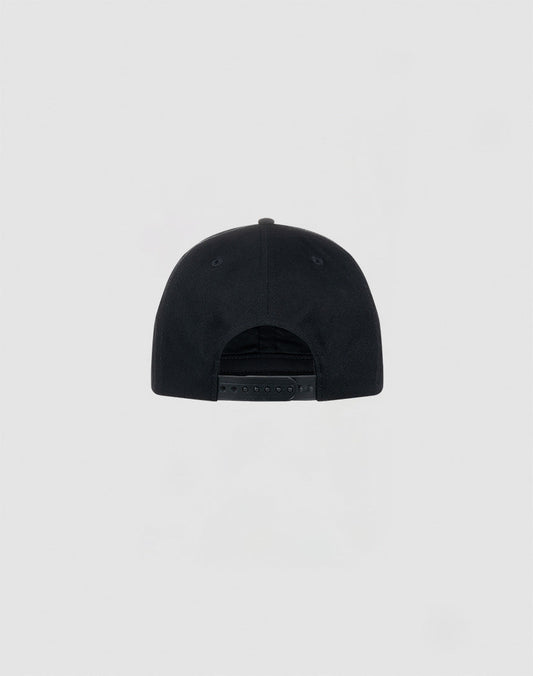 The LIVE FAST DIE YOUNG Live Fast Unstructured Cap is shown from the back, in black, with an adjustable Mit Snapverschluss closure and a subtle Flag Label detail on a plain light gray background.