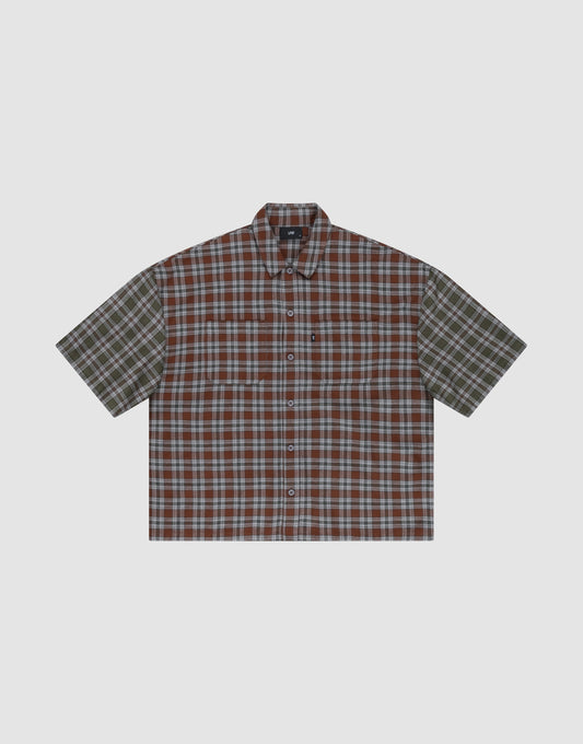 The LFDY Light Flannel by LIVE FAST DIE YOUNG is a short-sleeved, button-up shirt with brown, green, and white plaid, an oversize fit, left chest pocket, and is made from 100% Baumwolle. Shown against a plain light gray background. | plain