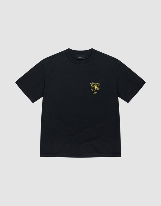 The LFDY Circle Dog Tee by LIVE FAST DIE YOUNG is a black oversized short-sleeve t-shirt with a small yellow LNY graphic on the left chest, made from 100% Baumwolle, shown against a plain light gray background.